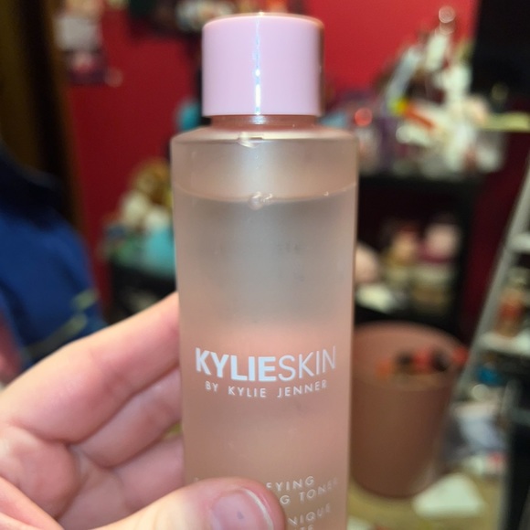 kylie skin clarifying toner - Picture 3 of 5